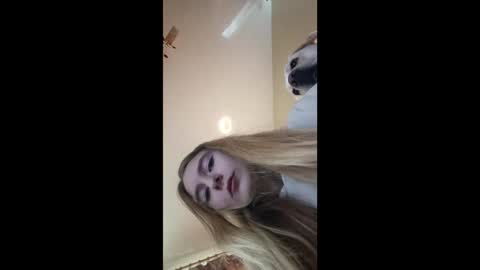 Hi My name is Elina Im 18 years old. online show from September 16, 7:27 am
