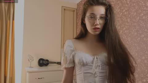 Hi Im Olivia Im new here3 online show from May 15, 3:32 am