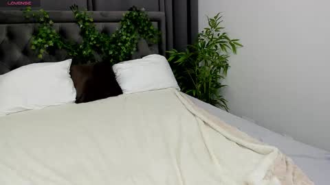 Luucy UTC1 Mon Tue Wed Thu Fri 0500-1130 online show from November 20, 3:07 am