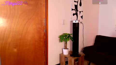 maryybellax online show from May 8, 12:36 am