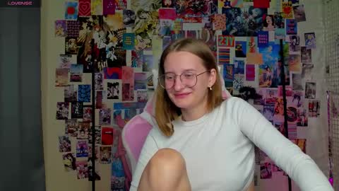 maryyy_may online show from September 19, 4:50 pm