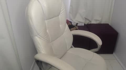 mature_2025 online show from March 12, 5:17 pm