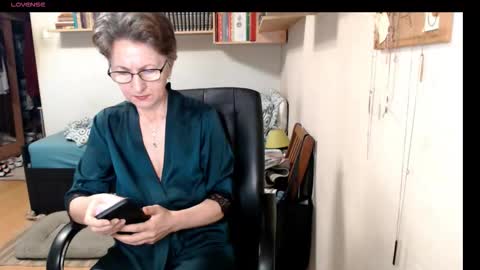 maturekate online show from September 26, 7:06 am