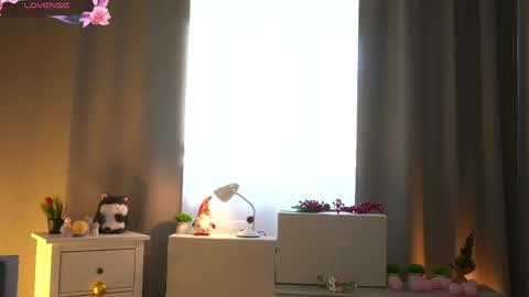 maureencoombs online show from March 27, 8:26 am