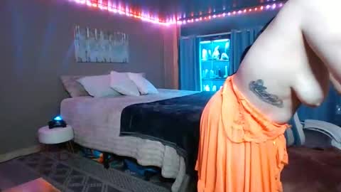 Snapshot of mavismable chatting on November 1, 5:33 am mavismable online show from November 1, 5:33 am