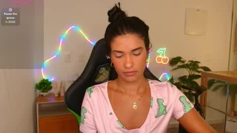 Maxine online show from April 9, 8:25 pm