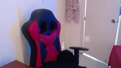 maxinesex_ online show from March 31, 2:28 pm