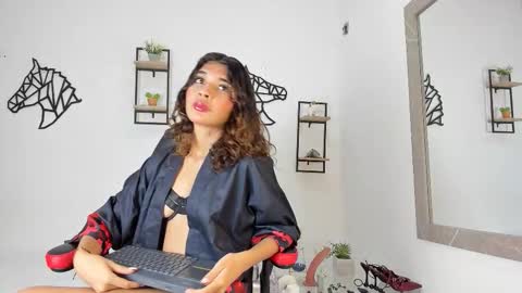 maya_deluxe online show from September 15, 12:52 am