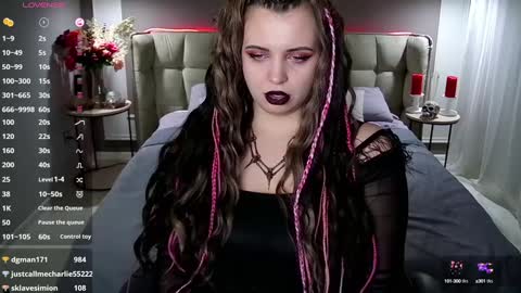 Maya Mils online show from December 2, 7:10 am