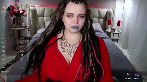 Maya Mils online show from December 7, 1:03 am