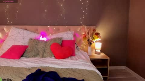 Maya online show from April 9, 6:19 am