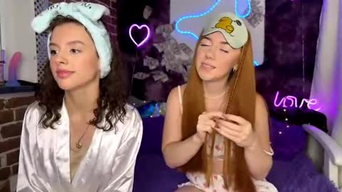 Snapshot of mayaandlola chatting on September 26, 6:55 am Maya Lola online show from September 26, 6:55 am
