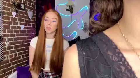Snapshot of mayaandlola chatting on September 25, 6:23 am Maya Lola online show from September 25, 6:23 am