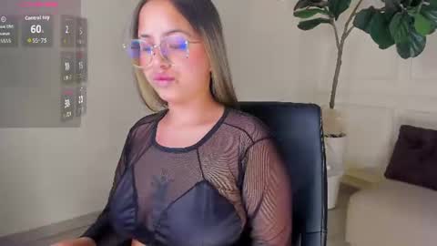 mayalee_ online show from June 11, 3:03 am