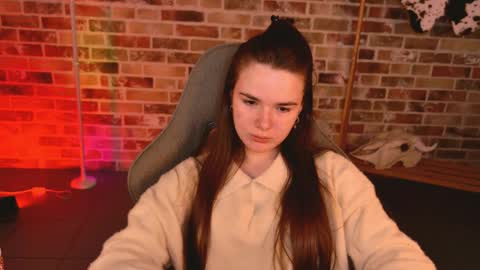 maybloom_ online show from March 28, 9:09 am