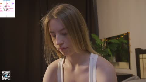 Violet online show from December 15, 8:25 pm