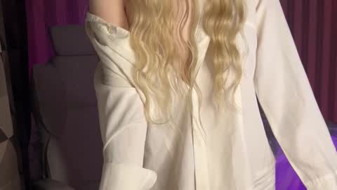 Snapshot of mayvi_cold chatting on September 16, 8:28 pm mayvi_cold online show from September 16, 8:28 pm