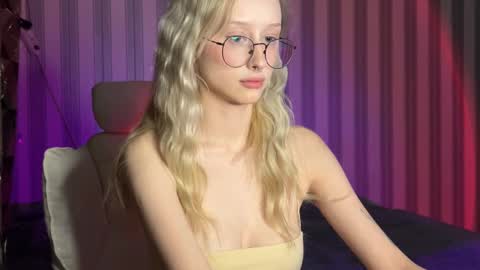 Snapshot of mayvi_cold chatting on March 7, 10:54 pm mayvi_cold online show from March 7, 10:54 pm