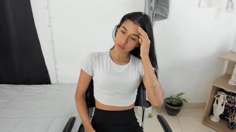 mazikeen_18 online show from January 2, 12:35 pm