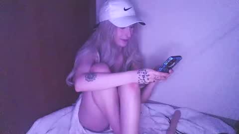 meadowmoon3 online show from March 29, 7:29 am