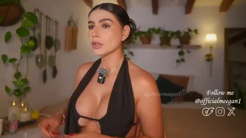 Andrea  online show from May 7, 2:10 pm