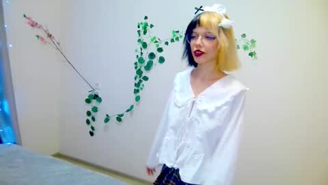 Viola online show from March 31, 4:07 pm