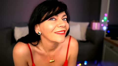 meenamoon online show from December 17, 9:27 pm