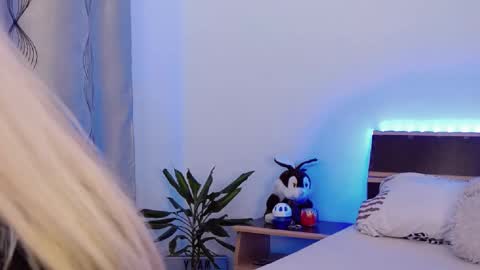 Snapshot of megan_blazee chatting on February 18, 10:47 pm Megan Blazee online show from February 18, 10:47 pm