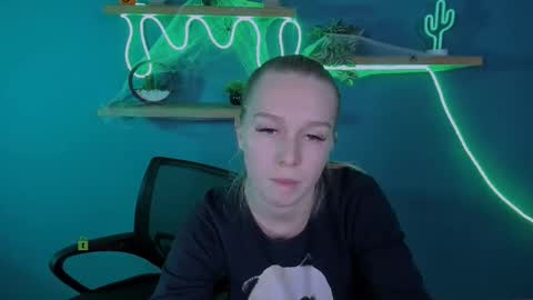 Snapshot of megan_cold chatting on October 30, 3:02 pm megan_cold online show from October 30, 3:02 pm