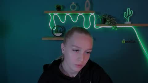 Snapshot of megan_cold chatting on October 25, 11:07 am megan_cold online show from October 25, 11:07 am