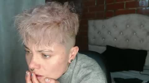 Megan and sophi online show from May 9, 1:51 am