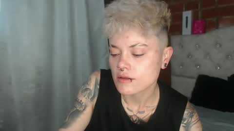 Megan and sophi online show from May 20, 1:57 am