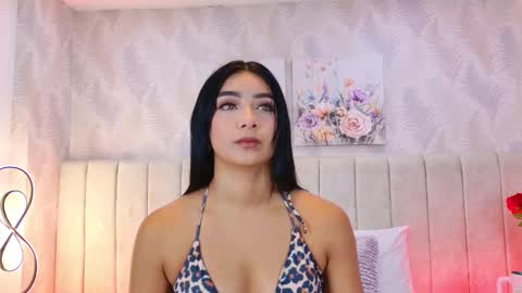 Carolina Paez online show from November 25, 1:02 pm