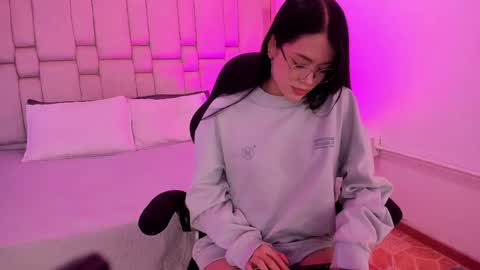 Megan  online show from May 17, 12:15 pm