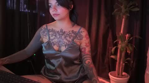 welcome guys   please  help me to reach 100 hands up Thanks  online show from October 28, 4:02 pm