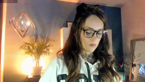    online show from May 6, 3:43 am