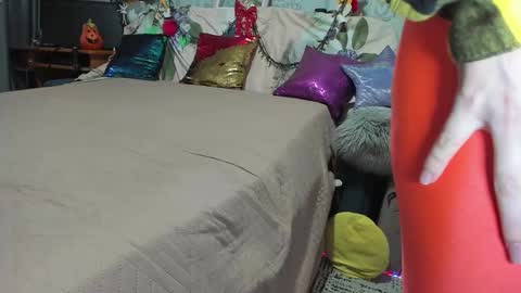 Nicki--------- Welcome to my Room online show from October 23, 7:58 am