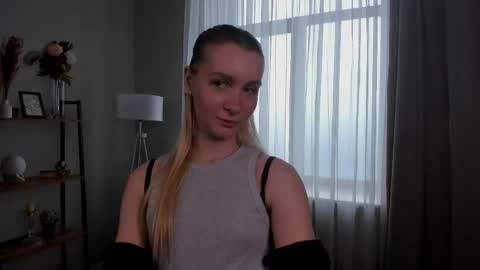 Elly online show from April 19, 12:05 pm