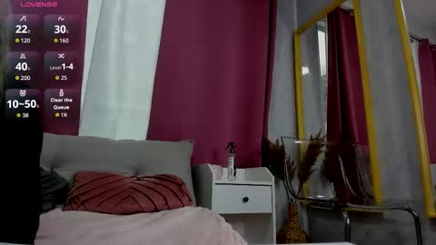 megankroft_ online show from February 18, 6:45 am