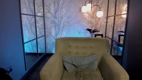 Meggy online show from December 4, 1:35 pm