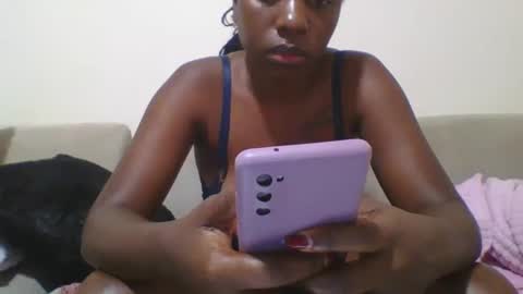 Snapshot of mel_candi94 chatting on February 25, 9:42 am pretty online show from February 25, 9:42 am