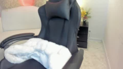 melan_owen online show from May 7, 11:03 am
