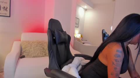 melan_owen online show from May 17, 11:20 am