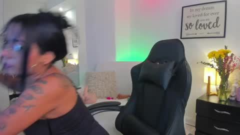 melan_owen online show from May 28, 10:57 am