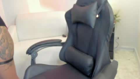 melan_owen online show from May 8, 11:13 am