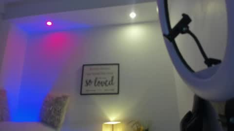 melan_owen online show from May 15, 11:02 am