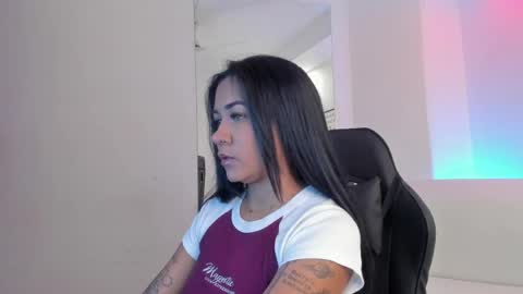 melan_owen online show from May 12, 11:06 am