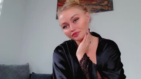 Melania online show from October 15, 12:08 pm