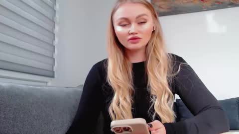 Melania online show from March 12, 10:40 am