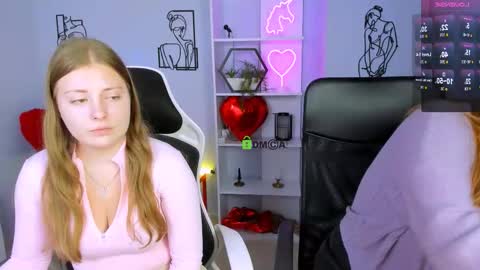 melani_bumm online show from October 14, 12:30 pm